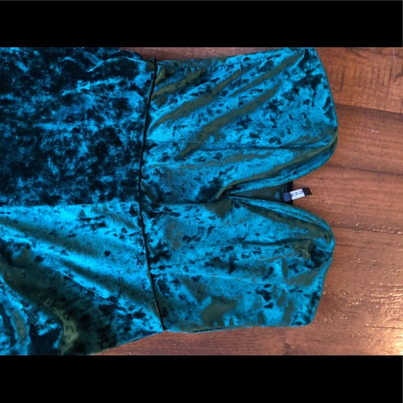 Beautiful green velvet long jumper. - Picture 3 of 3